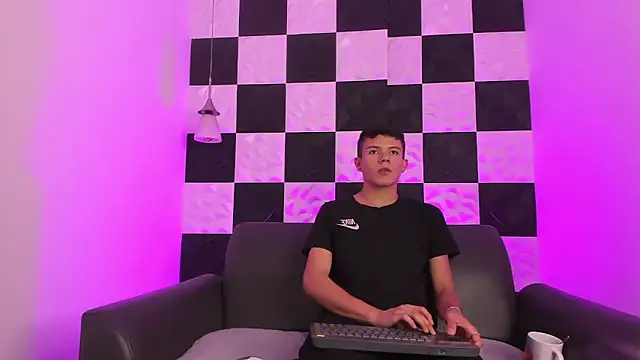 Snapshot of AndyFame1 chatting on October 3, 2025, 7:37 pm AndyFame1 online show from October 3, 2025, 7:37 pm