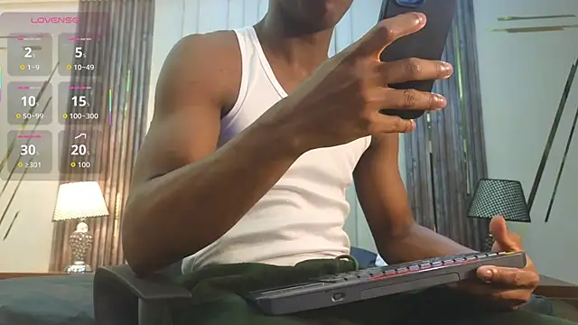 CharlesBrown  online show from October 31, 2025, 12:02 pm