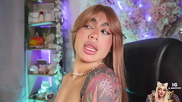 Snapshot of Miila_snow chatting on December 16, 2025, 8:35 pm Miila snow online show from December 16, 2025, 8:35 pm