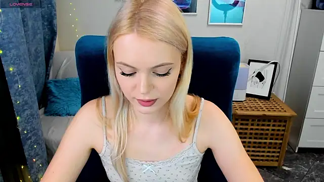Snapshot of KatherineePierce chatting on June 29, 2026, 9:58 pm KatherineePierce online show from June 29, 2026, 9:58 pm