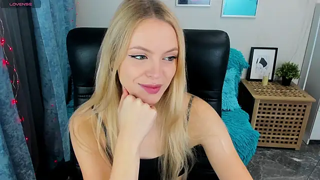 Snapshot of KatherineePierce chatting on October 1, 2025, 5:28 pm KatherineePierce online show from October 1, 2025, 5:28 pm