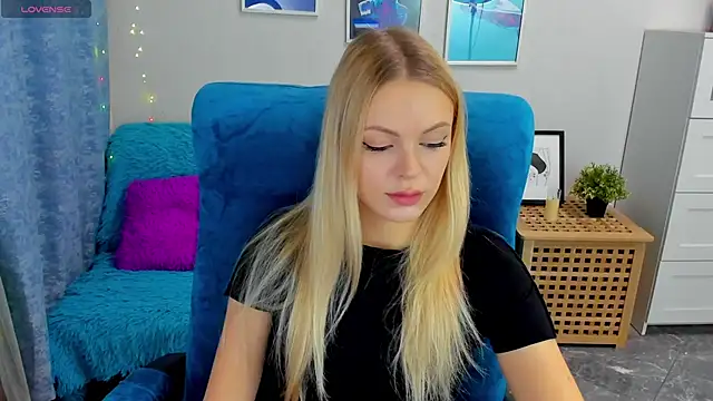 Snapshot of KatherineePierce chatting on November 7, 2025, 5:50 pm KatherineePierce online show from November 7, 2025, 5:50 pm