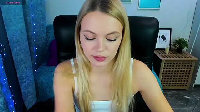 Snapshot of KatherineePierce chatting on October 14, 2025, 5:46 pm KatherineePierce online show from October 14, 2025, 5:46 pm