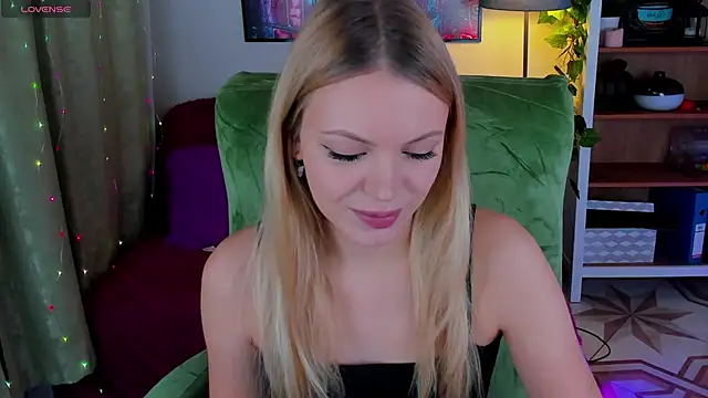 Snapshot of KatherineePierce chatting on November 5, 2025, 9:51 pm KatherineePierce online show from November 5, 2025, 9:51 pm