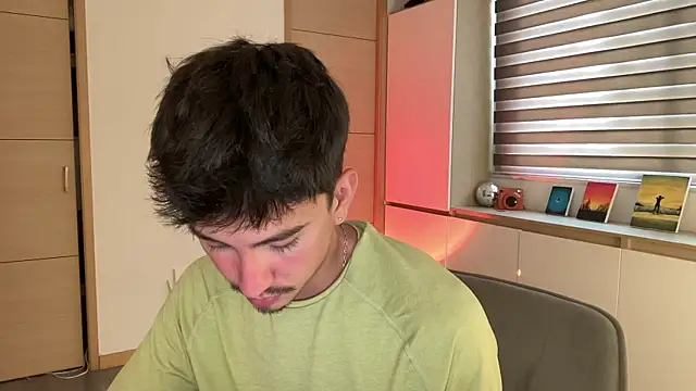 Snapshot of sweettaaron01 chatting on December 15, 2025, 6:03 pm sweettaaron01 online show from December 15, 2025, 6:03 pm