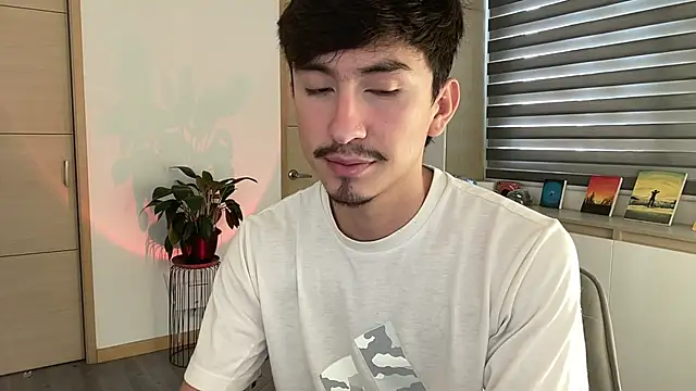 Snapshot of sweettaaron01 chatting on October 28, 2025, 5:12 pm sweettaaron01 online show from October 28, 2025, 5:12 pm