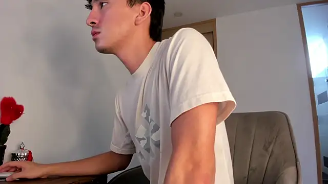 Snapshot of sweettaaron01 chatting on October 4, 2025, 5:36 pm sweettaaron01 online show from October 4, 2025, 5:36 pm