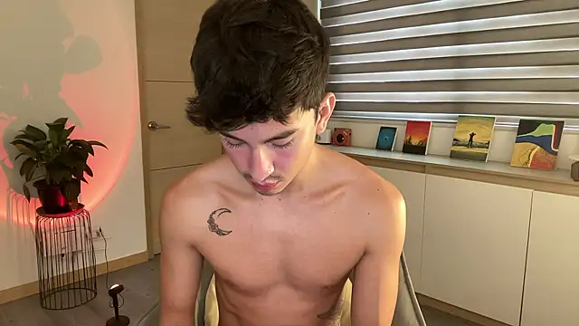 Snapshot of sweettaaron01 chatting on October 9, 2025, 5:57 pm sweettaaron01 online show from October 9, 2025, 5:57 pm