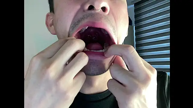 Snapshot of sweettaaron01 chatting on October 7, 2025, 5:47 pm sweettaaron01 online show from October 7, 2025, 5:47 pm