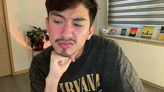 Snapshot of sweettaaron01 chatting on October 25, 2025, 5:46 pm sweettaaron01 online show from October 25, 2025, 5:46 pm