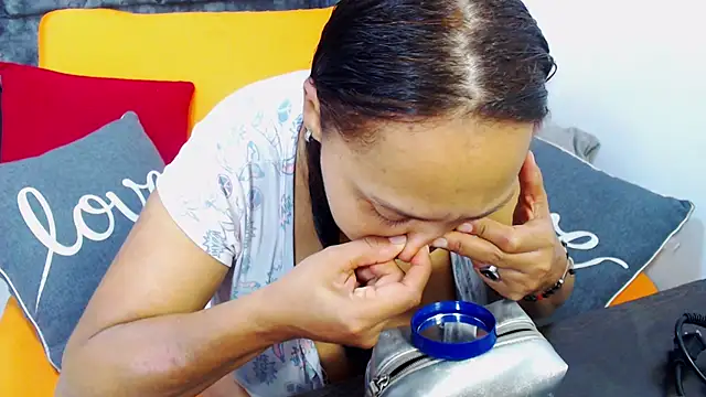 Melany Contrera online show from December 19, 2025, 3:32 am