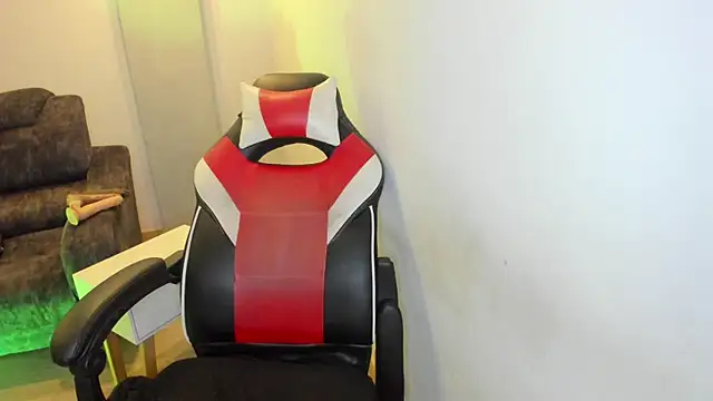 Scarbadgirl  online show from February 19, 2026, 3:25 am