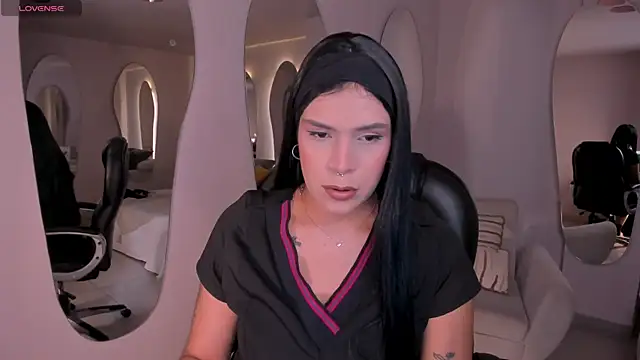Snapshot of SarahYates chatting on April 13, 2026, 5:11 am SarahYates online show from April 13, 2026, 5:11 am