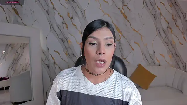 Snapshot of SarahYates chatting on May 14, 2026, 4:09 am SarahYates online show from May 14, 2026, 4:09 am