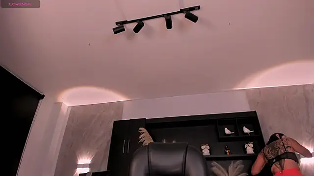 Snapshot of SarahYates chatting on January 8, 2026, 4:07 am SarahYates online show from January 8, 2026, 4:07 am