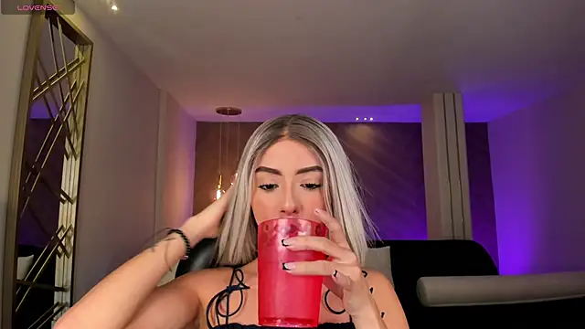 Snapshot of IsabellaMoreau chatting on April 13, 2026, 10:03 pm IsabellaMoreau online show from April 13, 2026, 10:03 pm