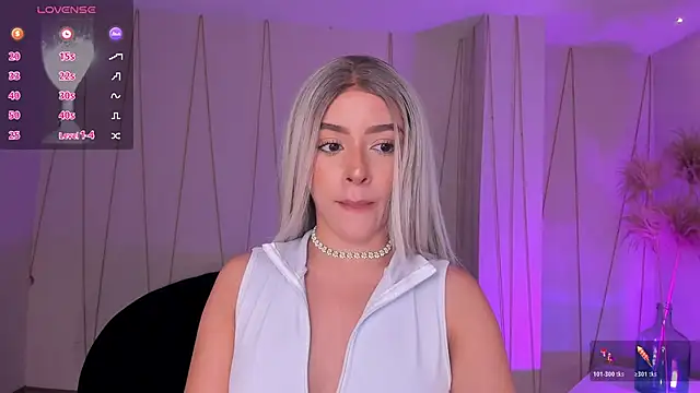 IsabellaMoreau online show from February 1, 2026, 6:17 pm