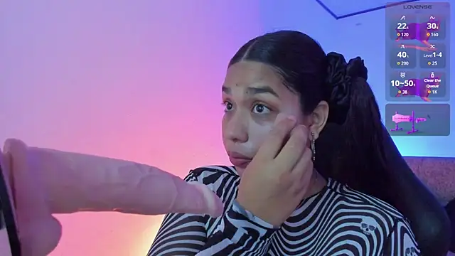 Snapshot of giselle_upp chatting on November 6, 2025, 12:03 am giselle upp online show from November 6, 2025, 12:03 am