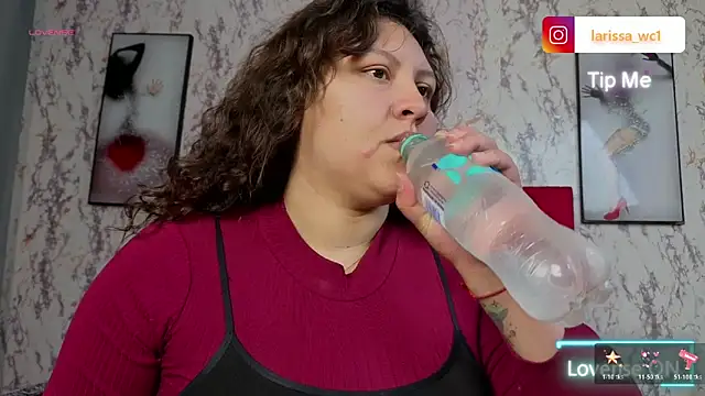 Snapshot of Larissa_Antonella chatting on December 17, 2025, 4:06 am Larissa Antonella online show from December 17, 2025, 4:06 am