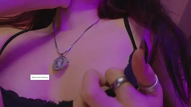 Snapshot of Moonlightt_21 chatting on February 14, 2026, 1:39 am Moonlightt 21 online show from February 14, 2026, 1:39 am