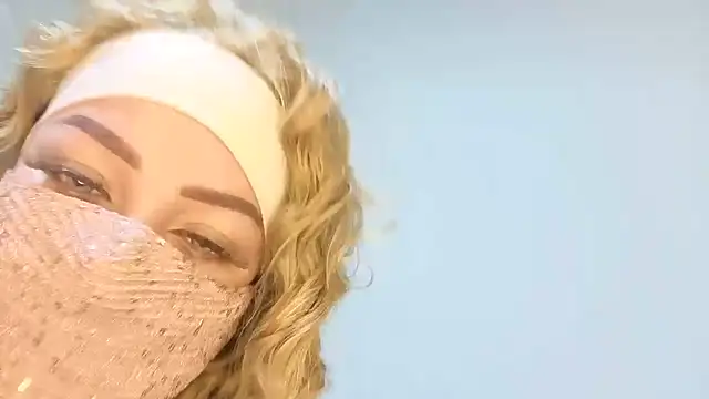 Snapshot of Lady-Rozalia chatting on October 29, 2025, 2:27 pm Lady-Rozalia online show from October 29, 2025, 2:27 pm