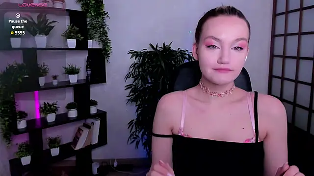 Ida FaneStain online show from February 14, 2026, 2:23 am