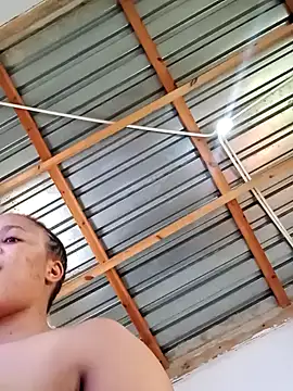 Snapshot of HugeTitisxx chatting on October 2, 2025, 9:12 am HugeTitisxx online show from October 2, 2025, 9:12 am