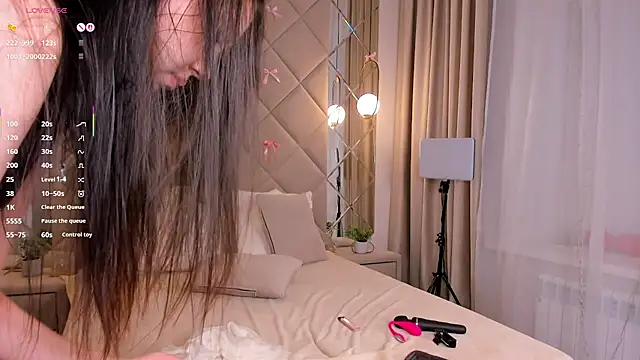 Nelly Kimm online show from March 30, 2026, 1:07 am