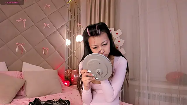 Snapshot of Nelly_Kimm chatting on March 3, 2026, 1:01 am Nelly Kimm online show from March 3, 2026, 1:01 am