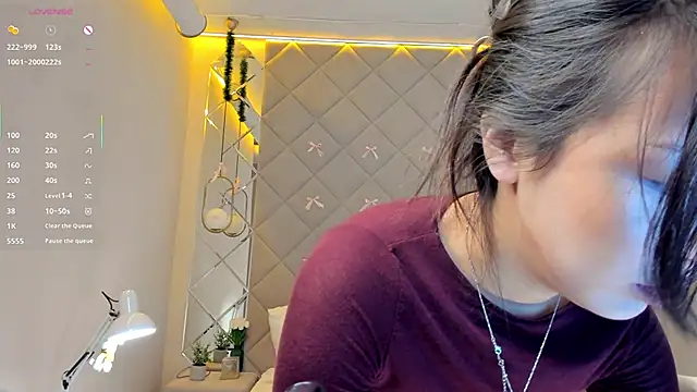 Nelly Kimm online show from April 22, 2026, 1:12 am