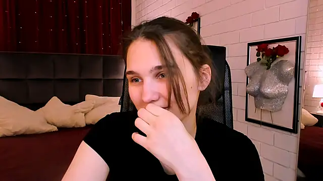 Snapshot of TessaMill chatting on December 1, 2025, 9:21 am TessaMill online show from December 1, 2025, 9:21 am