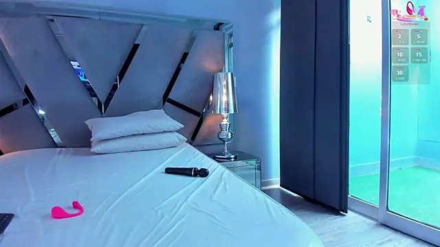 Snapshot of miamirage_ chatting on September 26, 2025, 12:34 pm miamirage  online show from September 26, 2025, 12:34 pm