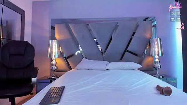 Snapshot of miamirage_ chatting on October 9, 2025, 12:28 pm miamirage  online show from October 9, 2025, 12:28 pm