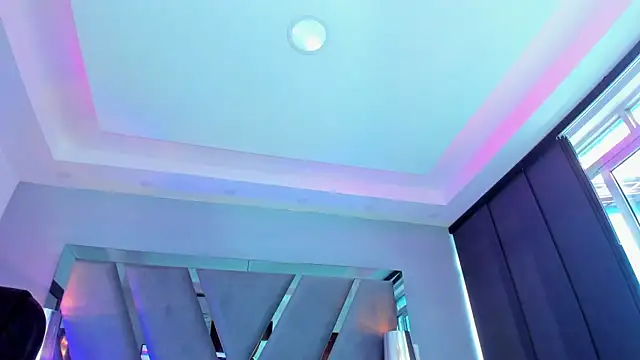 Snapshot of miamirage_ chatting on October 17, 2025, 12:51 pm miamirage  online show from October 17, 2025, 12:51 pm