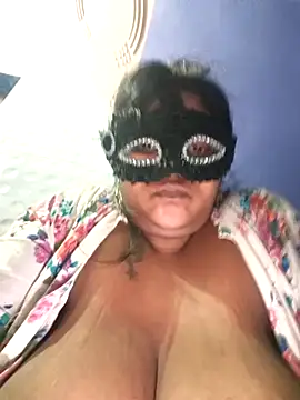 Dassing strip couple online show from October 6, 2025, 7:25 pm