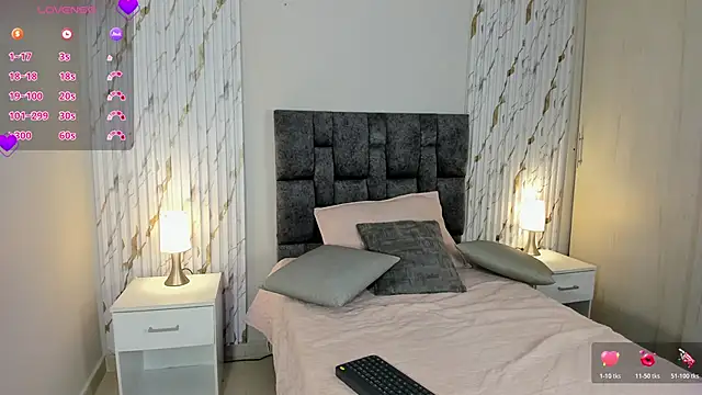 Snapshot of MissVioleet_ chatting on February 5, 2026, 5:42 pm MissVioleet online show from February 5, 2026, 5:42 pm