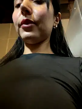 Snapshot of oh_nina chatting on November 14, 2025, 10:13 pm oh nina online show from November 14, 2025, 10:13 pm