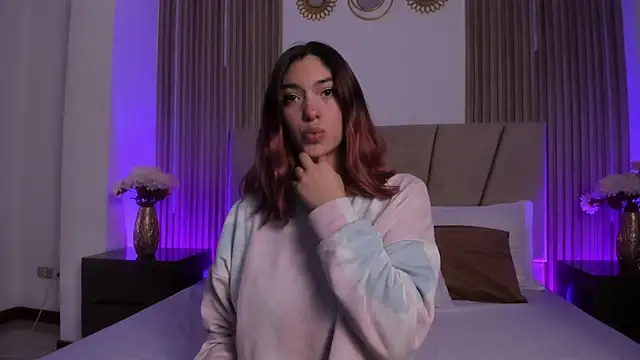 Snapshot of Victoria_Beaumont chatting on July 16, 2026, 7:33 pm Victoria Beaumont online show from July 16, 2026, 7:33 pm