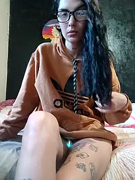 Snapshot of Darkw1tch chatting on October 19, 2025, 8:11 pm Darkw1tch online show from October 19, 2025, 8:11 pm