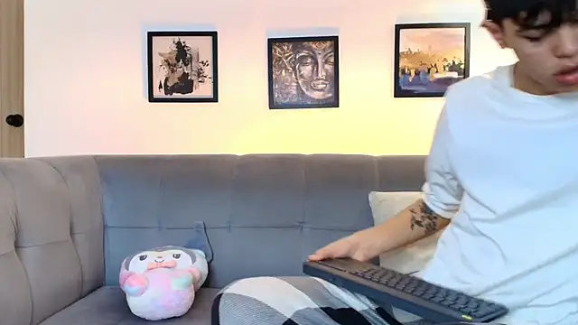 TWINKS FRIENDS online show from April 15, 2026, 1:26 pm