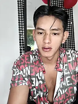 Snapshot of Hiroshi_Shen chatting on October 13, 2025, 12:29 pm Hiroshi Shen online show from October 13, 2025, 12:29 pm