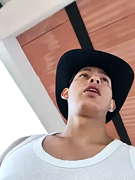 Snapshot of Hiroshi_Shen chatting on October 19, 2025, 12:30 pm Hiroshi Shen online show from October 19, 2025, 12:30 pm