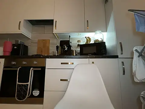 FrancescaXO online show from November 30, 2025, 6:25 am