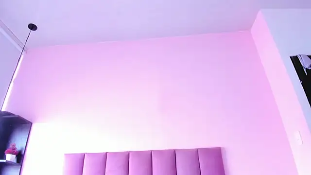 Snapshot of violet_myerrs chatting on September 17, 2025, 1:24 pm violet myerrs online show from September 17, 2025, 1:24 pm