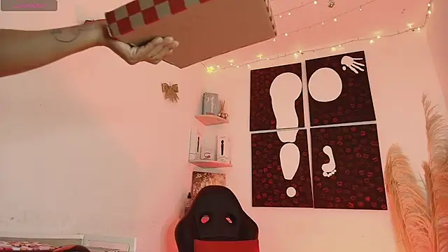 Snapshot of Iamlola_ chatting on January 18, 2026, 4:05 am Iamlola online show from January 18, 2026, 4:05 am