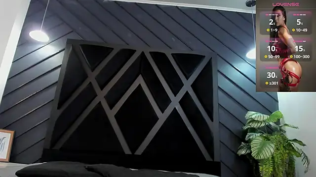 zoe martins  online show from November 19, 2025, 5:24 pm