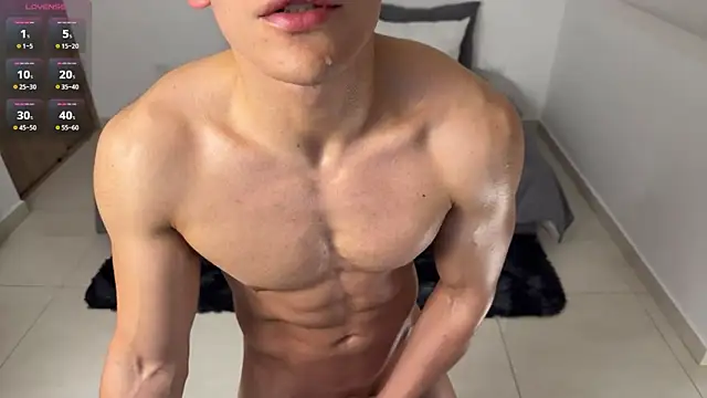 Snapshot of Maxx_Lancaster chatting on May 6, 2026, 3:05 pm Maxx Lancaster online show from May 6, 2026, 3:05 pm