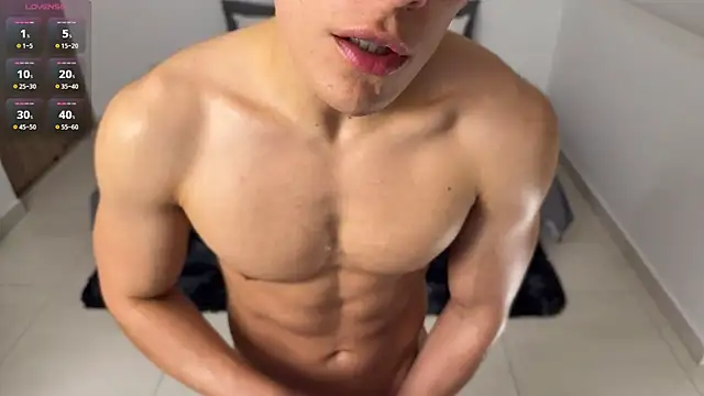 Snapshot of Maxx_Lancaster chatting on April 19, 2026, 3:02 pm Maxx Lancaster online show from April 19, 2026, 3:02 pm