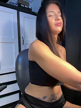 chicachocolate01 online show from December 14, 2025, 7:08 pm