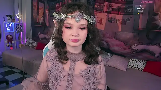 Snapshot of EmilyChaves chatting on October 28, 2025, 4:28 pm EmilyChaves online show from October 28, 2025, 4:28 pm